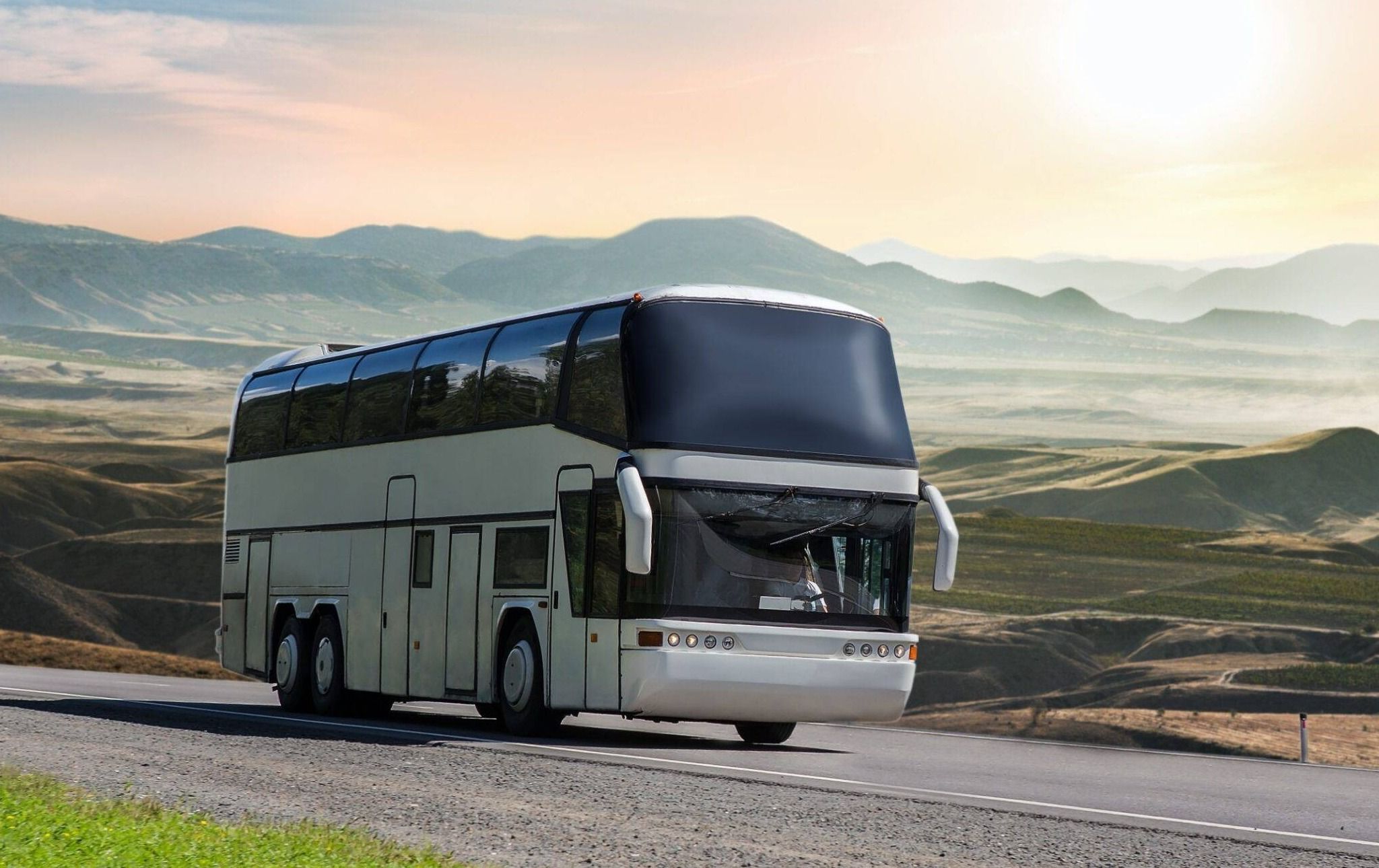 Автобус в оренду з водієм від Status Travel автобус в оренду з водієм