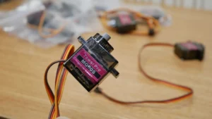 Сервопривід MG90S Micro 180°