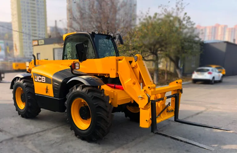 Навантажувач JCB